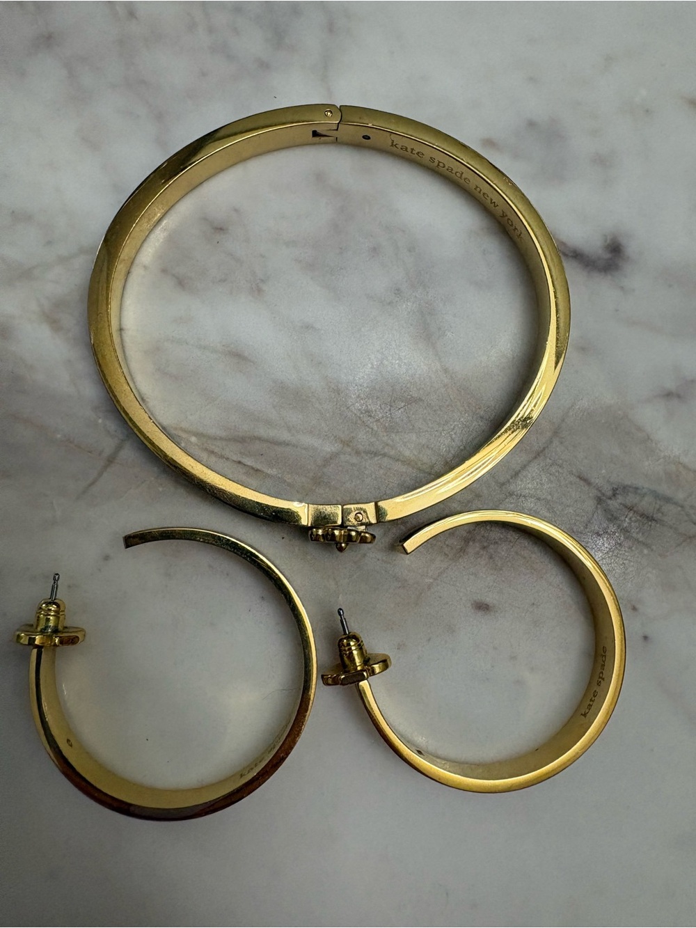 kate spade Gold-Tone Clover Bangle with Leopard Inlay & Earrings Set